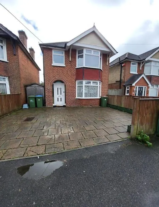 Quiet And Specious 3 Bed House Villa Southampton